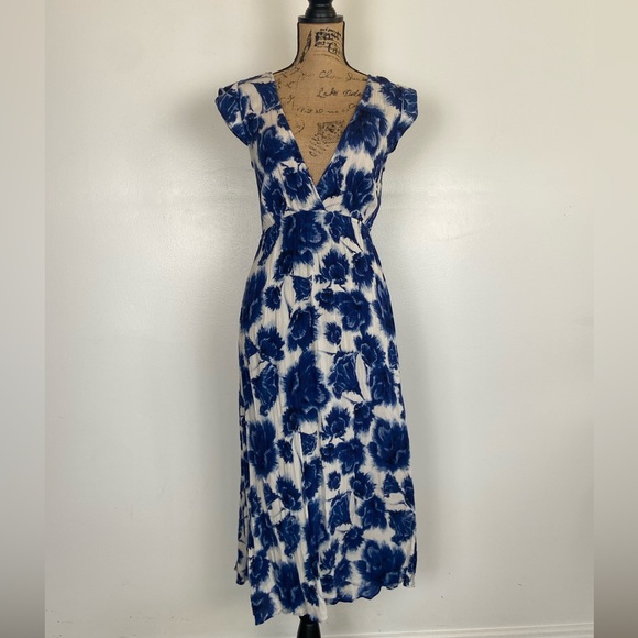 Billabong Dresses & Skirts - Blue Floral V-Neck Women’s Dress